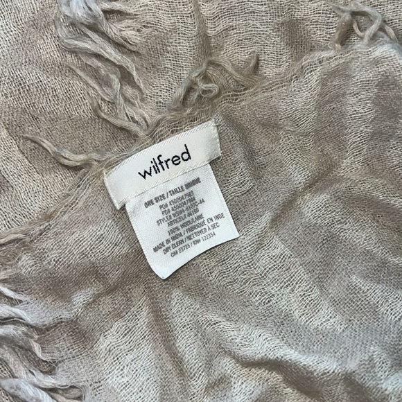 Aritzia Blanket Scarf - Picture 3 of 3